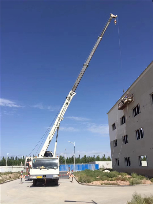 五华县“轻装强干”—— 吊车的 “轻量化臂架” 技术